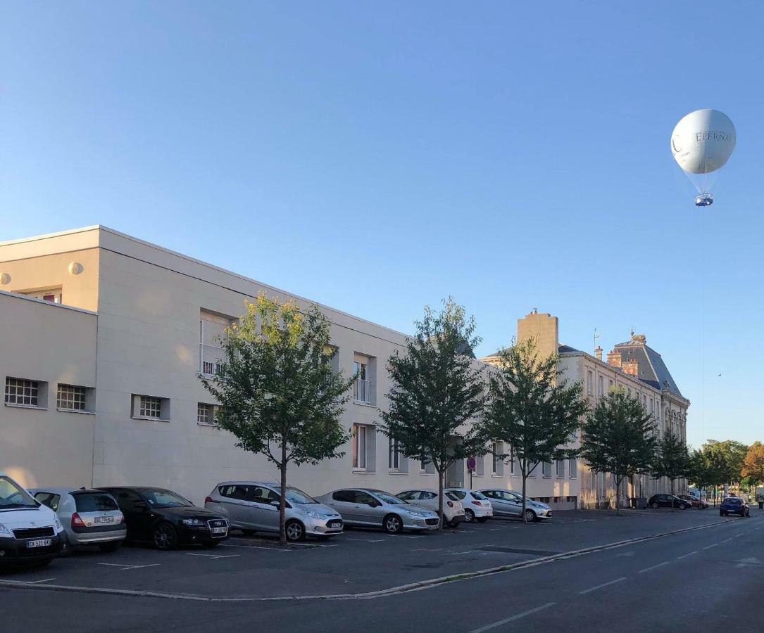 Appartement Aventure A Epernay Exterior photo
